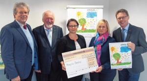 Übergabe der Erlöse aus dem Entenrennen 2016 an das Kinderhospiz Amalie: 2017