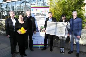 03-2019 10.000 Euro Spende an die Geschwisterzeit